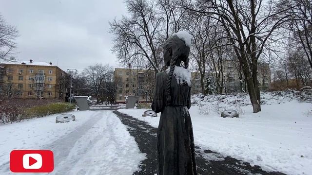 Киев?Памятник Военным лётчикам?Аскольдова могила?