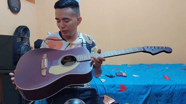 Cambiándo cuerdas a mi guitarra FENDER MALIBU смотреть онлайн