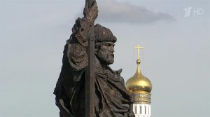 В Москве в День крещения Руси прошел крестный ход к памятнику князю Владимиру