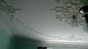 Лепнина на потолке.