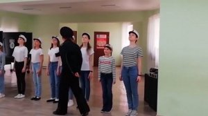 Танец "Яблочко", выступает детский хор «Новые имена».