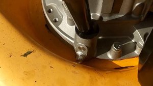 Меняем на газонокосилке  двигатель BRIGGS на  CHAMPION.  ///Changing the engine on the lawn mower.
