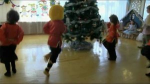 Танец домовят на новогоднем утреннике