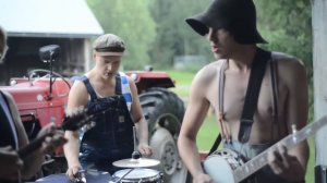 Thunderstruck by Steve n Seagulls