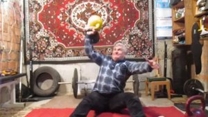 Жим двух гирь одной рукой 24+16 40кг