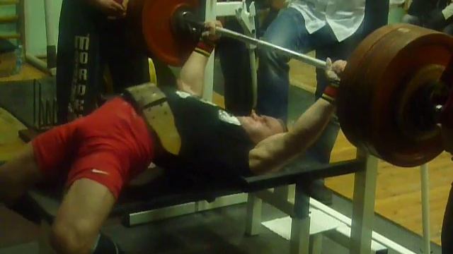 Павел Масловский. Жим лежа. 192,5 кг без экипировки в в/к до 93 кг. смотреть онлайн