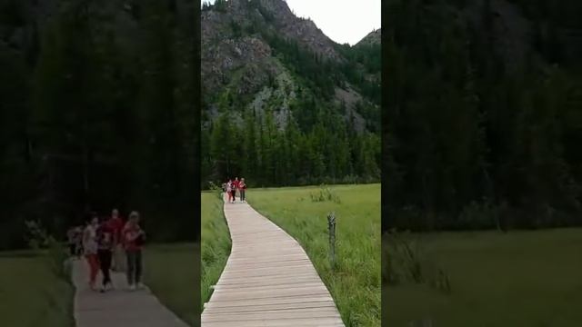Гейзеровое озеро в республике Алтай - "Глаз дракона"