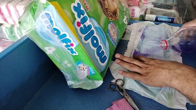 Molfix Diaper's water test | Review of molfix baby diaper | مولفکس ڈائپر کا آپریشن | Online Saarif смотреть онлайн