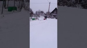 Снегоуборщик DDE ST-3546 . Просто супер,на лыжах летает.