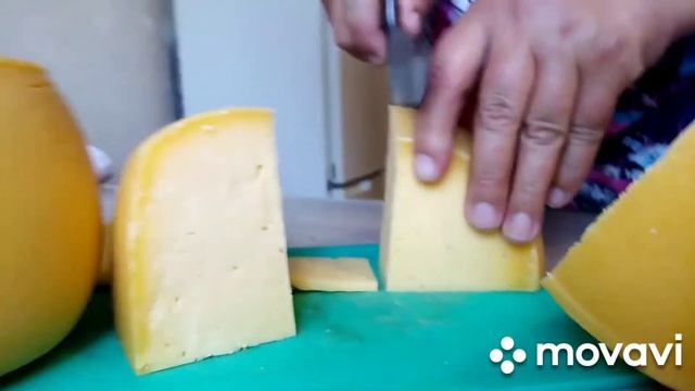 Домашнее сыроделие. Режем головку  сыра.