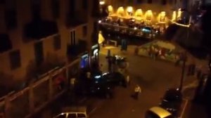 Rissa violenta sui Navigli a Milano