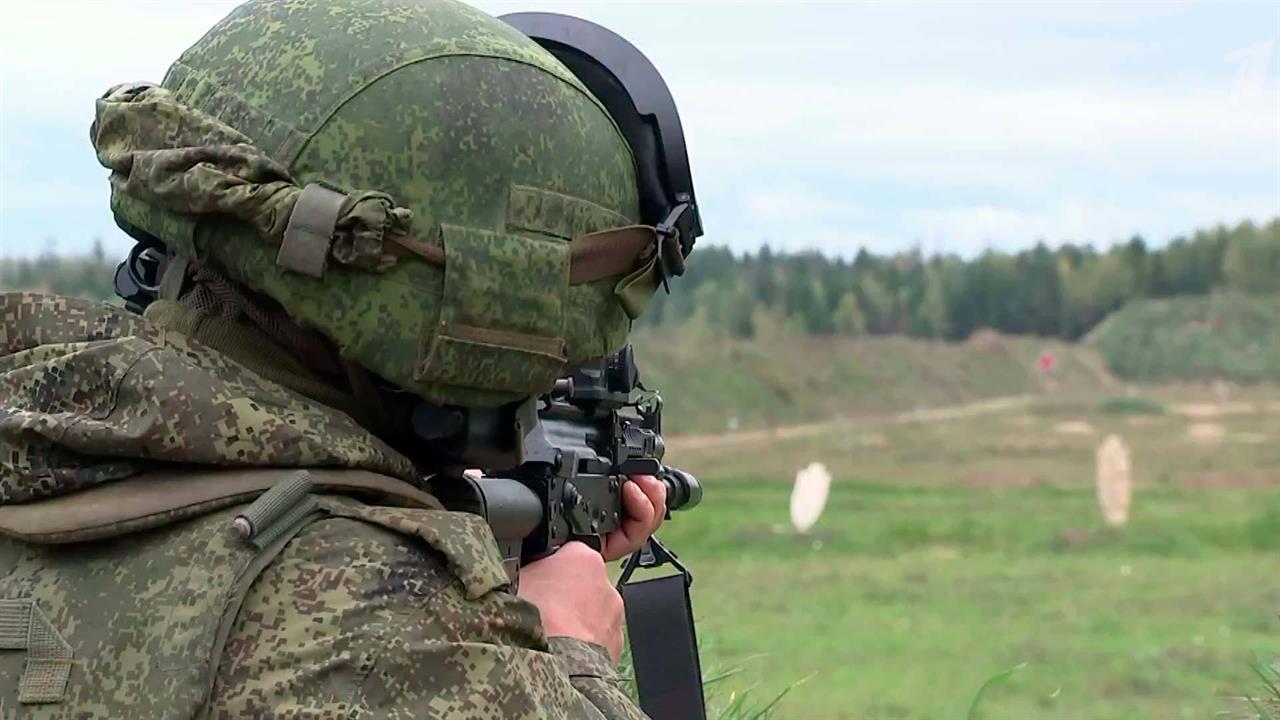 Военные представили новое оружие и экипировку для Сухопутных войск