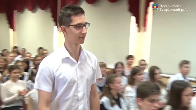 Глава района встретился с одаренными детьми смотреть онлайн