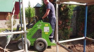 Мини-погрузчик Frontmen. Узкий проезд