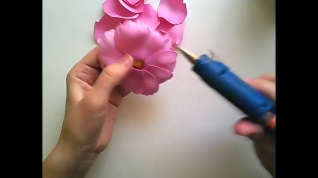 Заколка с пионом из фоамирана.