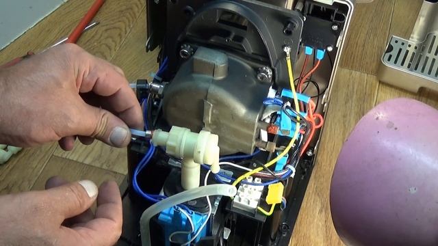 Кофеварка Zepter Zespresso ПОДТЕКАЕТ!!!