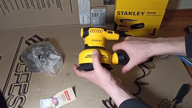Эксцентриковая шлифмашина Stanley SS30