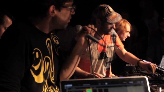 CDR Berlin private chat with MOSTLY ROBOT смотреть онлайн