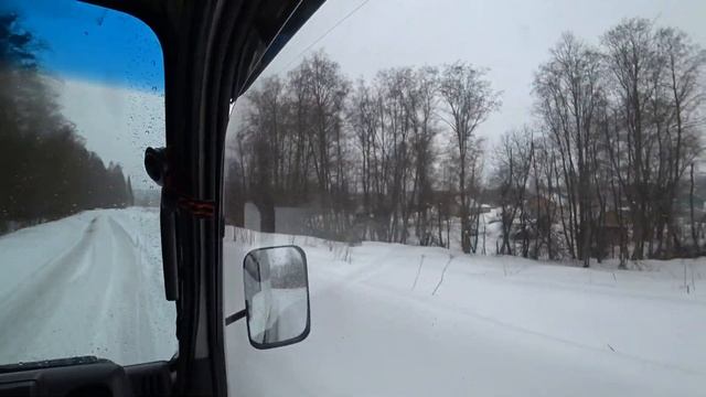 ДАЧНИКИ ПОЕХАЛИ. ПОВЁЗ СТАРИННУЮ МЕБЕЛЬ БАБУШКЕ НА ДАЧУ. Слушаем интересные истории от бабушки.