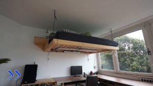 Кровать под потолком