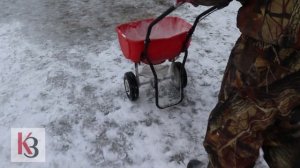 Каневские коммунальщики приобрели инновационные тележки для разбрасывания реагента