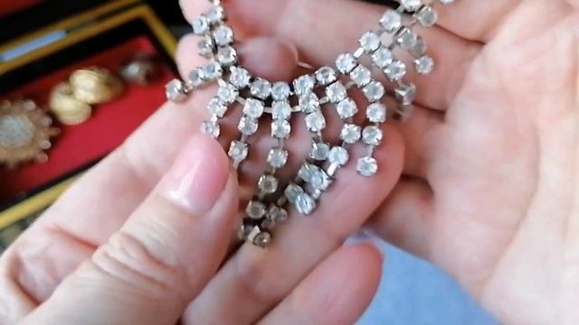 108. Распаковываем лом винтажной советской и чехословацкой бижутерии. ? Часть 2.