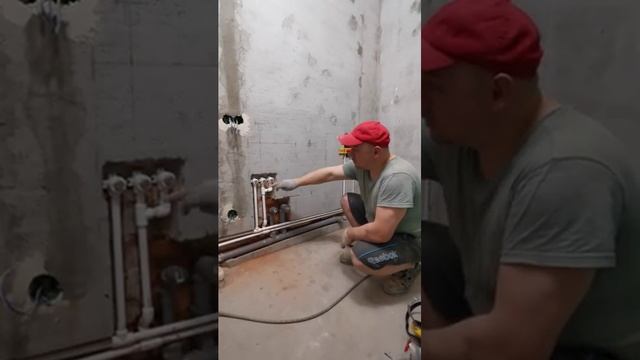 Подача воды для сантехники,простой вариант.
