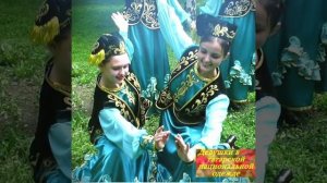 Девушки в татарской национальной одежде