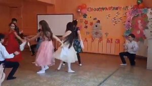 танец "Лебёдушка". Поздравление мам с 8 марта