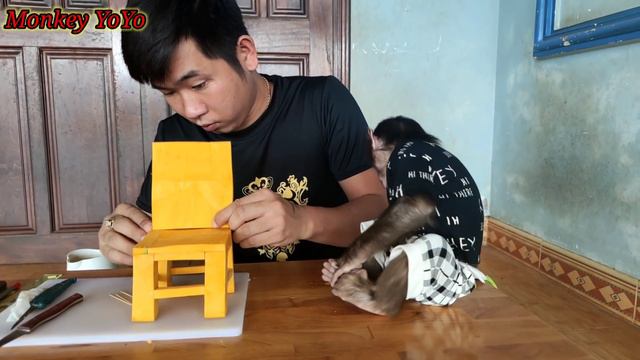Make a pumpkin chair for YoYo JR