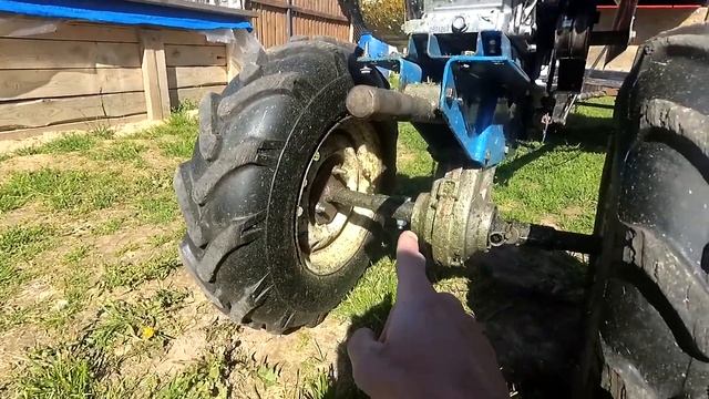 Пашем косим мотоблоком. Мотоблок на больших колёсах. Покос травы в Слоумо.