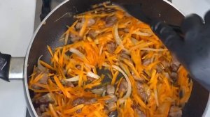 Тушёная капуста с мясом)) Как в школьной столовой))