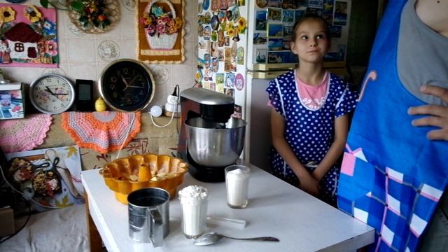 Приготовление шарлотки с яблоками(любительская съемка). смотреть онлайн