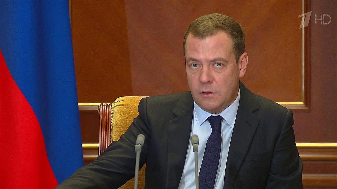 Совершенствование законодательства в сфере сельхозземель обсудил на совещании Дмитрий Медведев