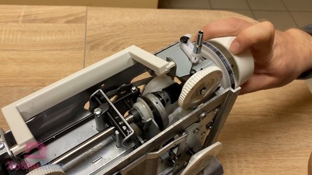 Что внутри Leader StreetArt 105 // УСТРОЙСТВО ШВЕЙНОЙ МАШИНЫ смотреть онлайн