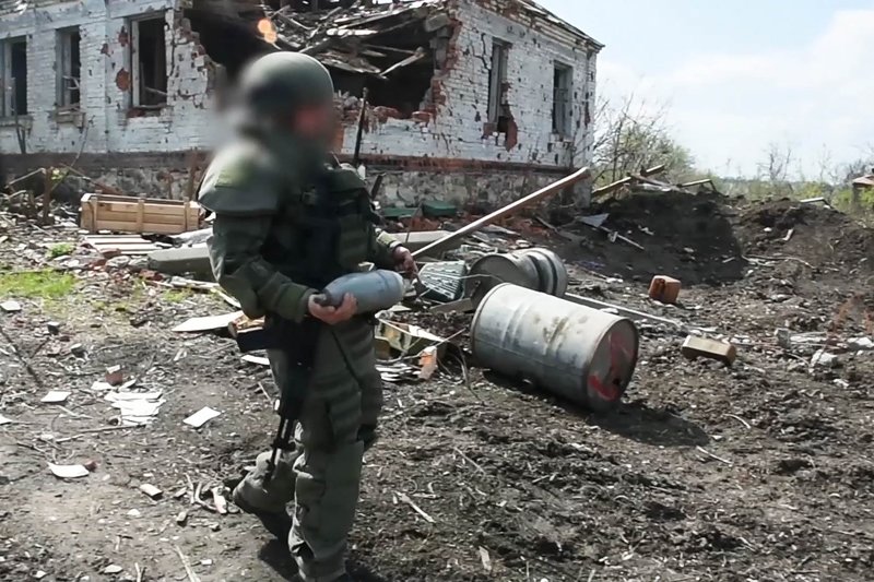 Украинские боевики заминировали школу во время отступления в ЛНР / События на ТВЦ