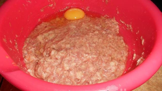 Куриные котлетки с подливкой и лучком