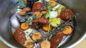 Тушеная баранина с овощами и травами