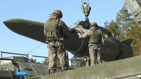 Высокоточный комплекс "Искандер-М" успешно выполня...е задачи в ходе спецоперации по защите Донбасса