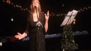 Марина Носова читает свои стихи.