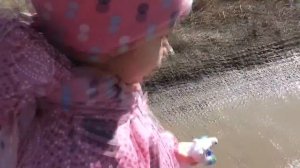 ПРОГУЛКА ЛУЖИ и ГРЯЗЬ очень много Идем на детскую площадку ДЕТСКИЙ ВИДЕОБЛОГ канал #Алиса