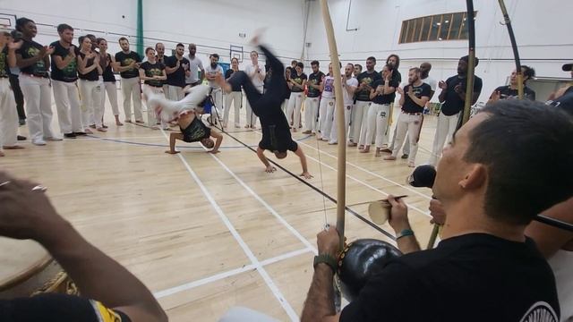 contramestre mascote e Professor Molinha at Capoeira Club London event смотреть онлайн