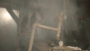 Почему дымит котел? Полная теплица угарного газа. Выносим котел из теплицы.