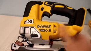 Лобзик DeWALT DCS334