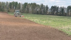 распашка земли в деревни Лежайке.  FENDT 936 .с pottinger