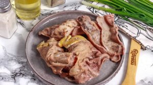 Жареный свиной желудок с луком