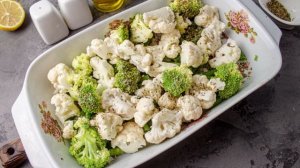 Форель с брокколи и цветной капустой в духовке