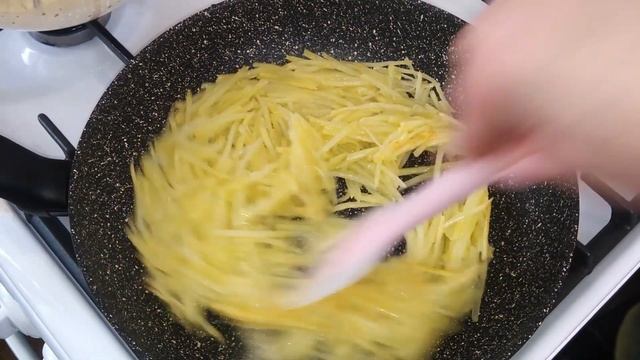 Так КАРТОШКУ вы точно не жарили???? Простой и вкусный завтрак !!!!