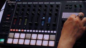 ROLAND MC-707 GROOVEBOX Techno Pattern / SOUND DESING / RANDOM TONE GENERATOR V.1.72 Demo