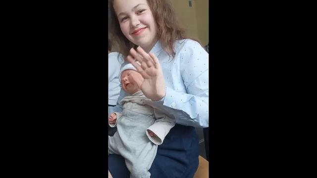 принесла реборнов в школу? Подарила куклу брату? смотреть онлайн